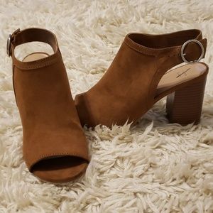 Mule chunky heel with strap
